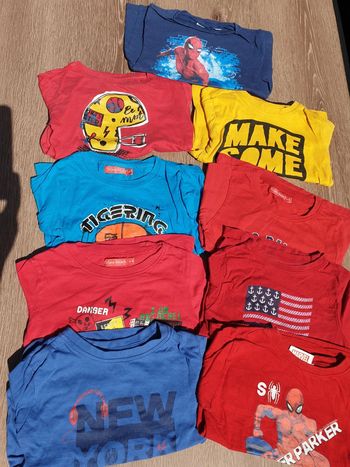 Lot de 8 T-shirts manches longues et 1 manches courtes taille 5 ans garçon