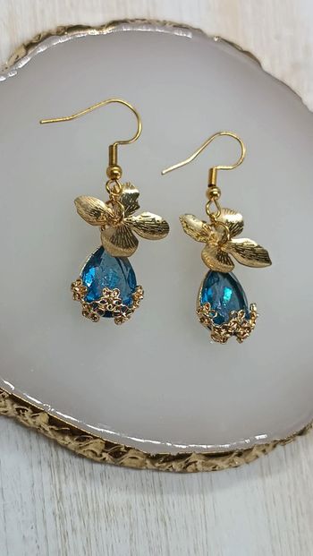 Jolies boucles d'oreilles pendantes