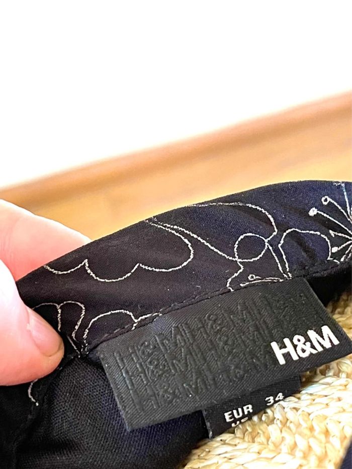 Sublime jupe fluide noir à léger motif fleur neuve H&M - photo numéro 12