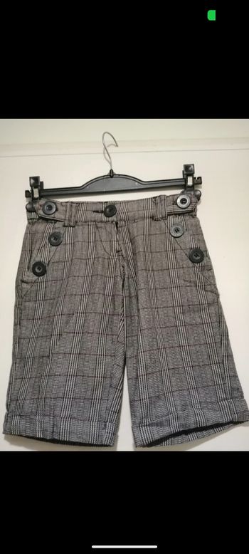 Beau Short On The Town à carreaux. Taille 8 ans