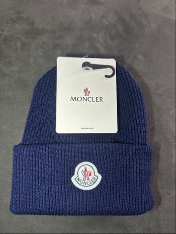 Bonnet Moncler – Bleu Marine Logo Blanc