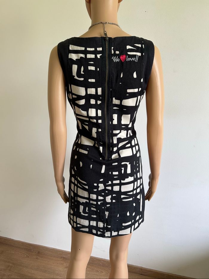 Robe noire et imprimée sans manches Desigual taille 36 bon état - photo numéro 5