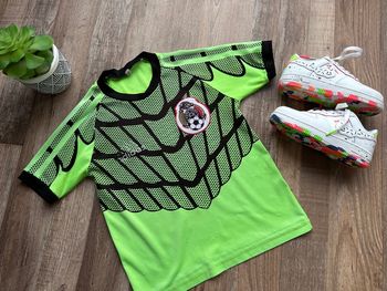 - Maillot de foot - 8 ans - bon état, bouloches 