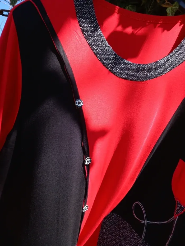 Tunique rouge et noire boutique chic - photo numéro 4