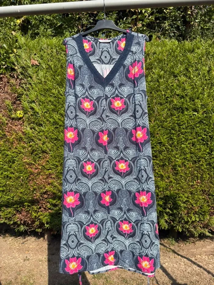 Robe à motif floral avec ceinture – Marque Camaïeu