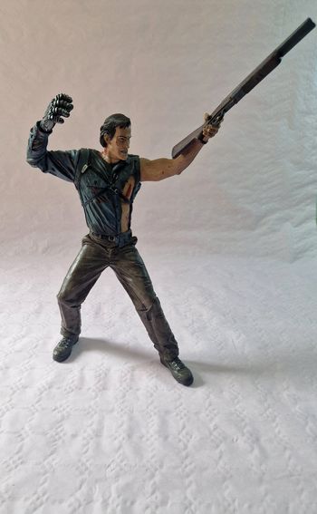 Figurine parlante de collection du cinéma d'horreur  , Ash , Evil dead  , Sam Raimi  , Mcfarlane  , Orion  , 2001