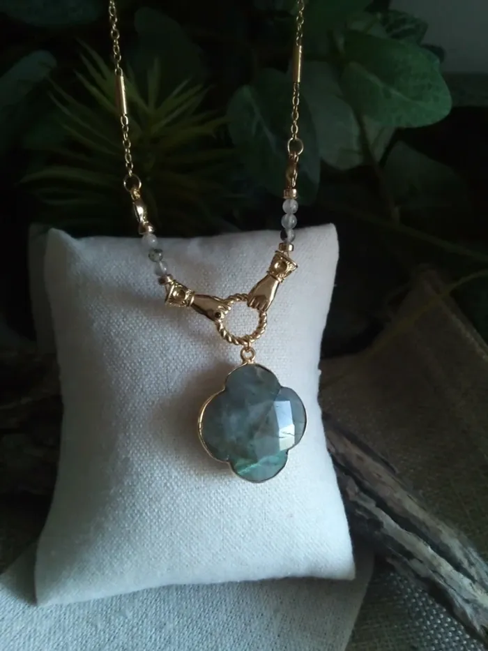 Collier pendentif trèfle en pierre de labradorite naturelle - photo numéro 3