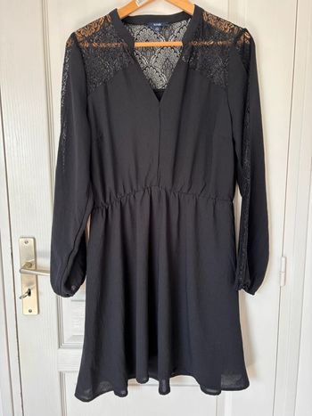 Robe noir à dentelle
