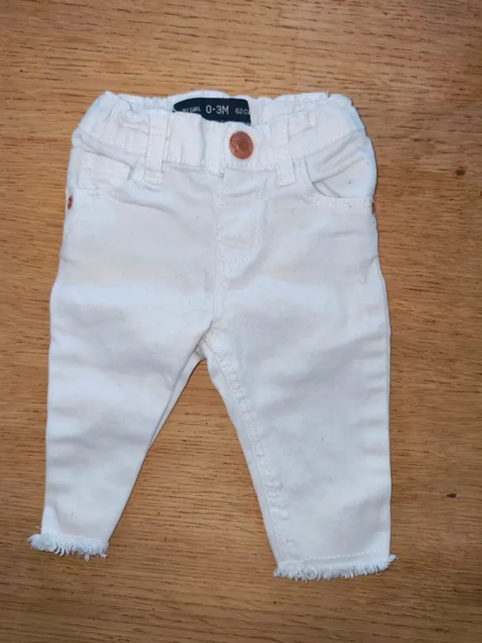 Jean blanc slim fille 0/3 mois excellent état baby girl