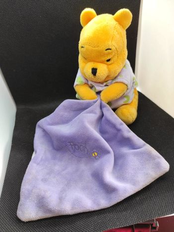 Winnie the pooh l'ourson Disney nicotoy doudou plat mouchoir  #geektradedoudou
