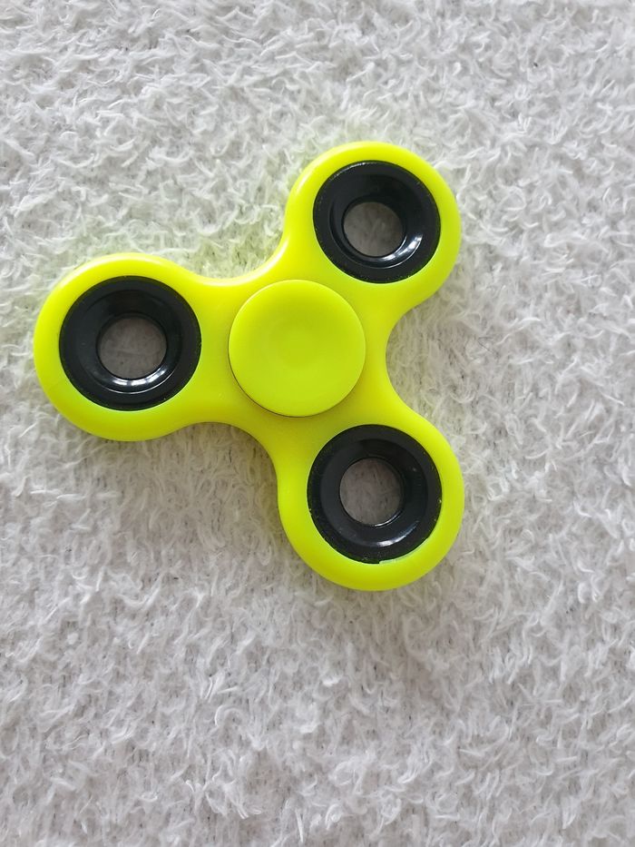 Hand spinner jaune