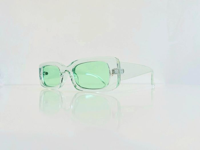 Lunette de soleil femme verte transparente UV protection taille small - photo numéro 3