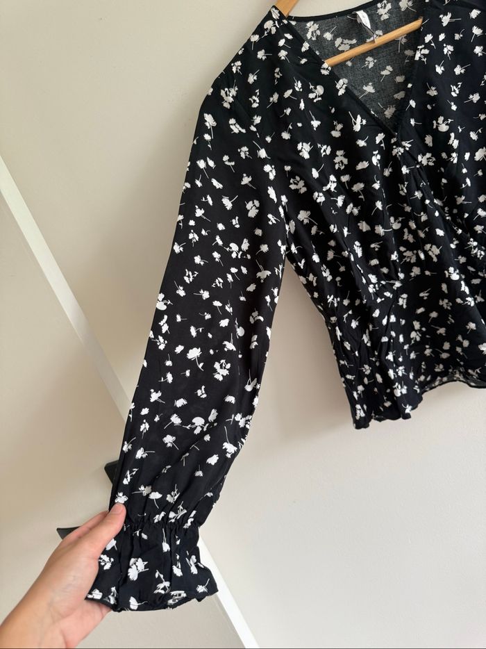 Blouse manches longues légère noir banc à motif floral amisu taille 38 M - photo numéro 2