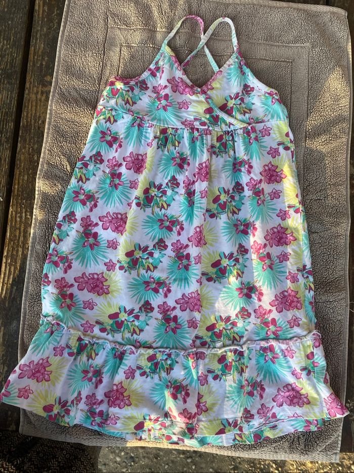 Robe d’été fleurie à bretelle