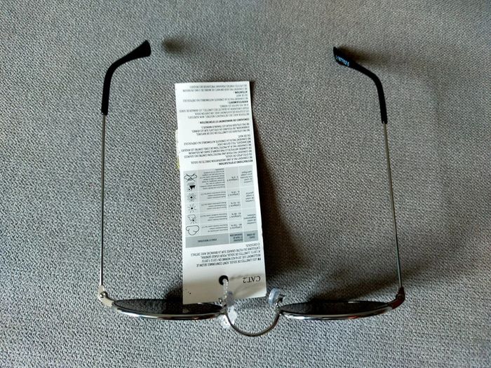 Lunettes de soleil rondes argentées – neuves avec étiquette - photo numéro 2