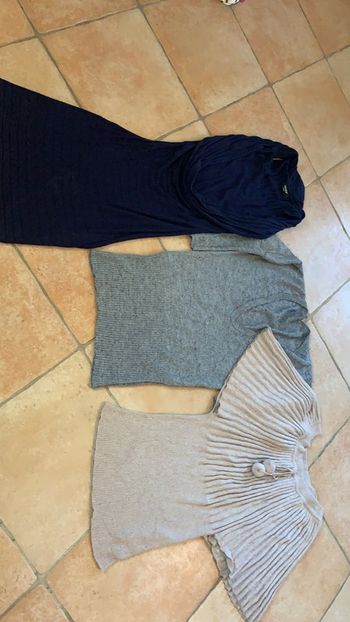1 robe et 2 pulls taille S