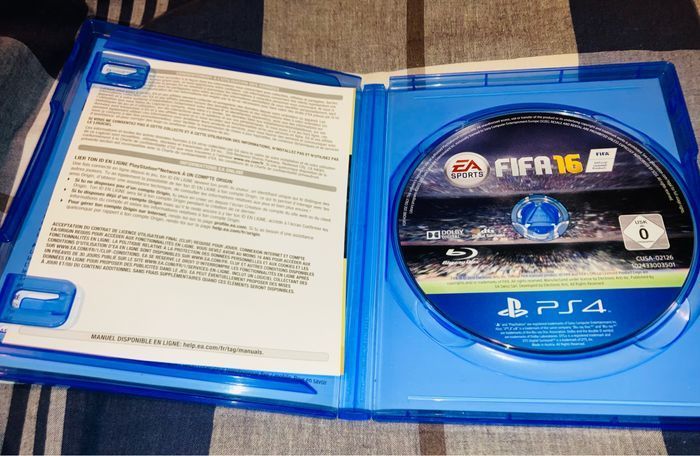 PS4 FIFA16, avec boîte. Tres bon état - photo numéro 2