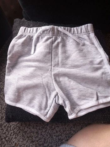 Short taille 86cm 12/18mois primark