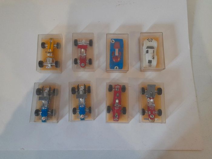 Lot de 8 petites voitures vintage station servcie elf