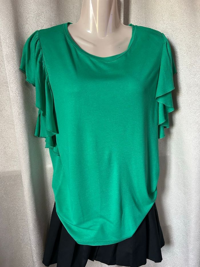 Joli t-shirt vert manches volant taille M - photo numéro 2