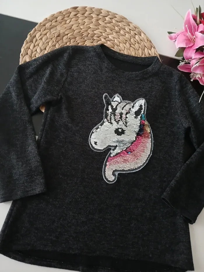 Pull hivers licorne C&A Taille 8 ans🌿💝 - photo numéro 3
