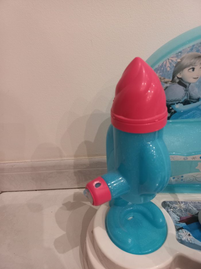 Marchand de glaces de la reine des neiges. - photo numéro 3