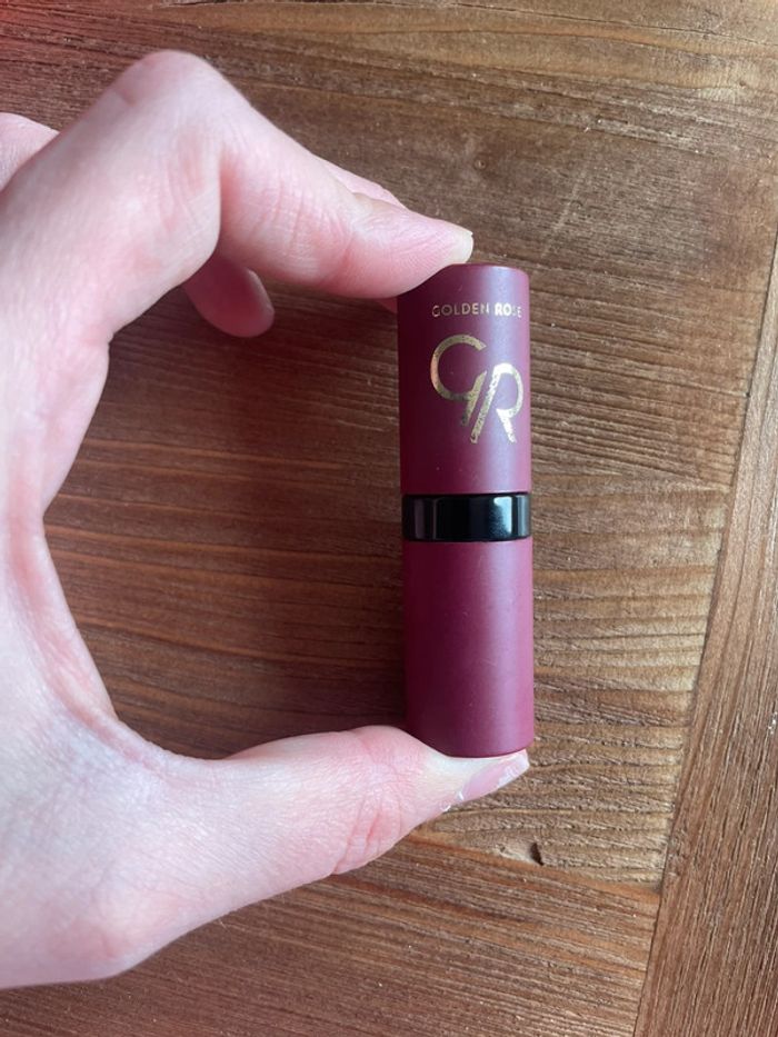 Rouge à lèvre golden rose matte