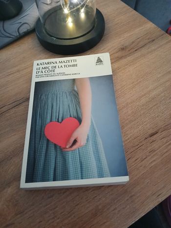 LIVRE LE MEC DE LA TOMBE D A COTE DE KATARINA MAZETTI