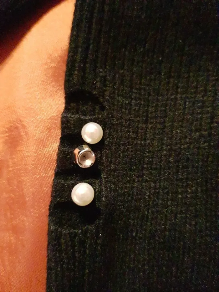 Pull noir avec strass - photo numéro 8