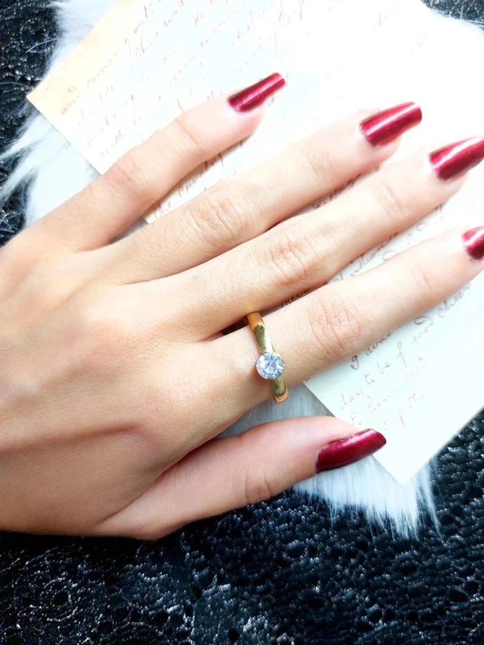 Magnifique bague discrète et raffinée. Pierre blanche. Ajustable - photo numéro 3