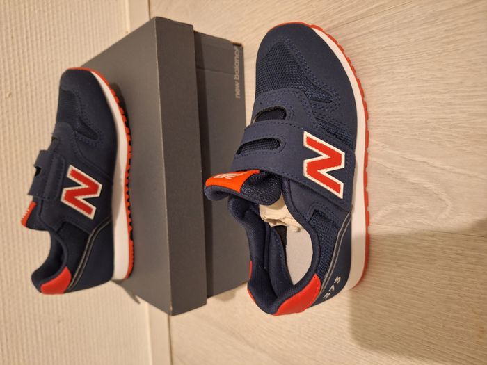 Basket chaussures New balance taille 32 neuf