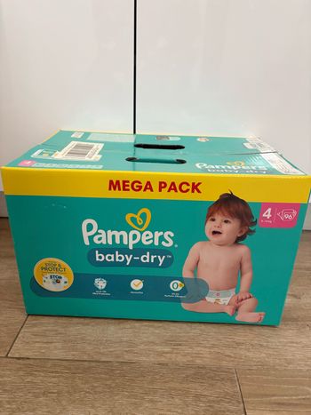Couche Pampers baby dry taille 4 neuf