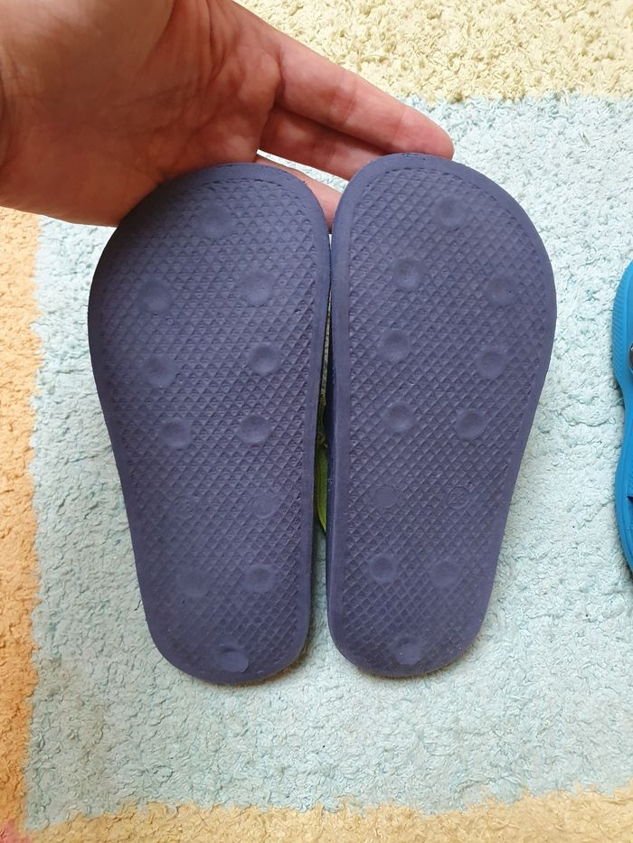 2 paires de chaussures plage garçon- T.27-28 - Crocs - photo numéro 4