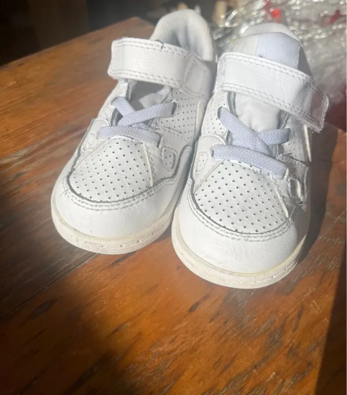 Basket Nike blanche taille 23,5 - photo numéro 2