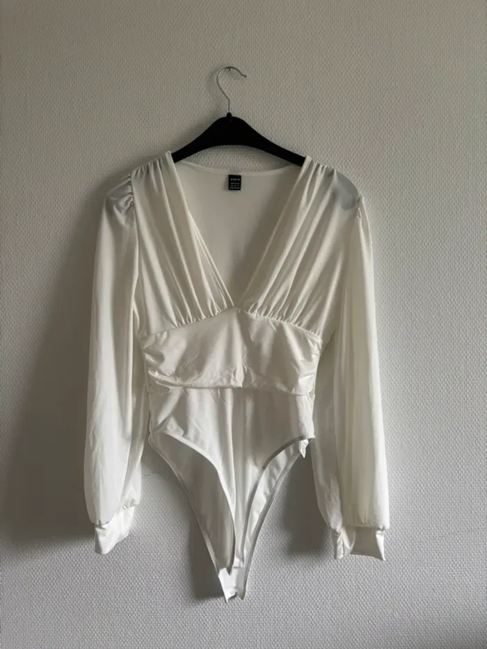 Body blanc décolleté