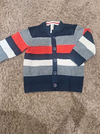 Gilet avec bouton taille 12 mois