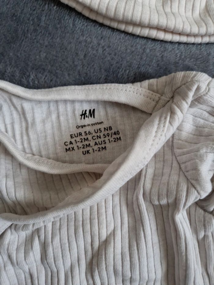 Lot 4 bodies 1-2mois 56cm très bon état H&M - photo numéro 11