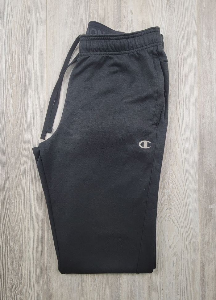 Jogging Champion M noir – zip poches – très propre - photo numéro 1