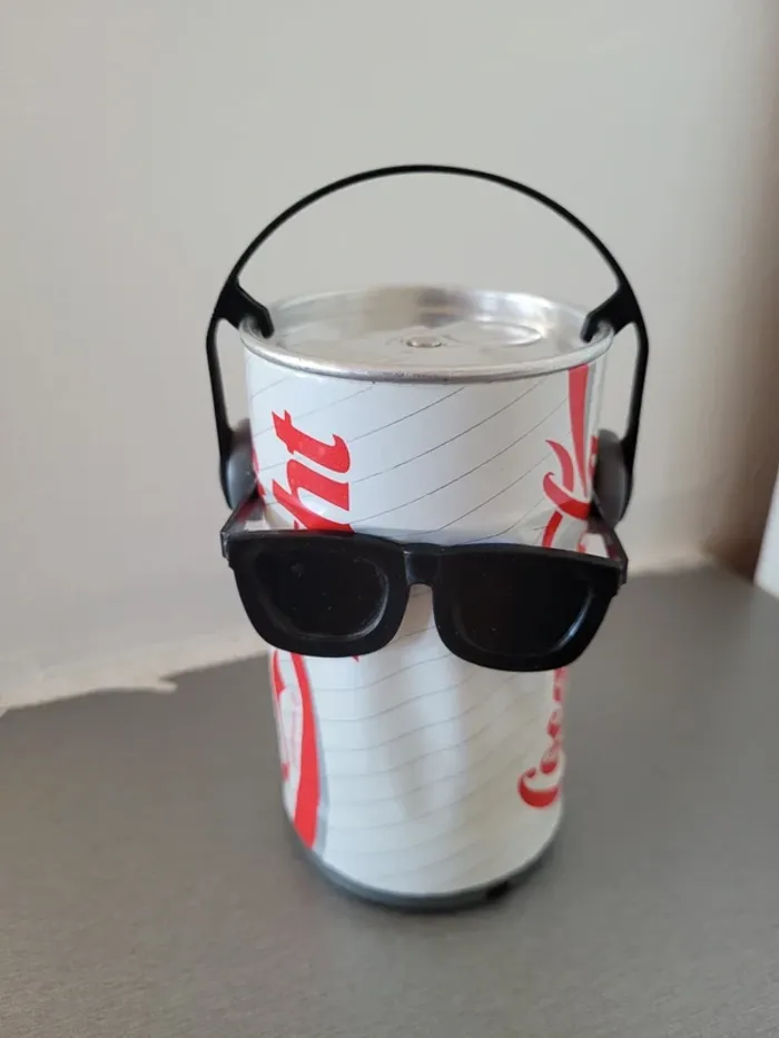 Ancien canette coca cola light qui danse