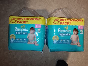 Lot couche pampers T4