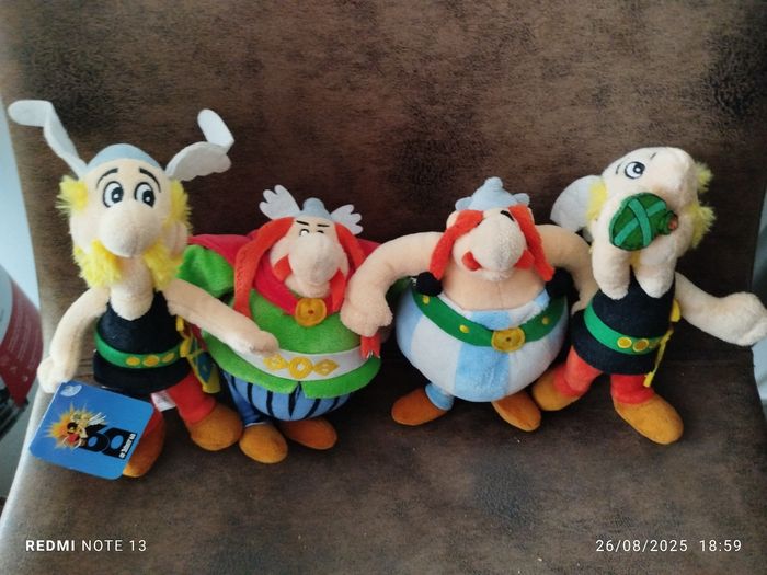 Lot 9 peluches Asterix - photo numéro 2