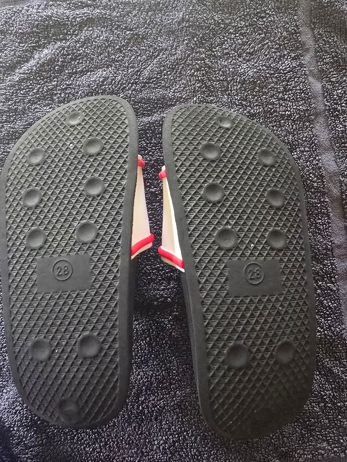 Claquette Umbro taille 28 - photo numéro 2