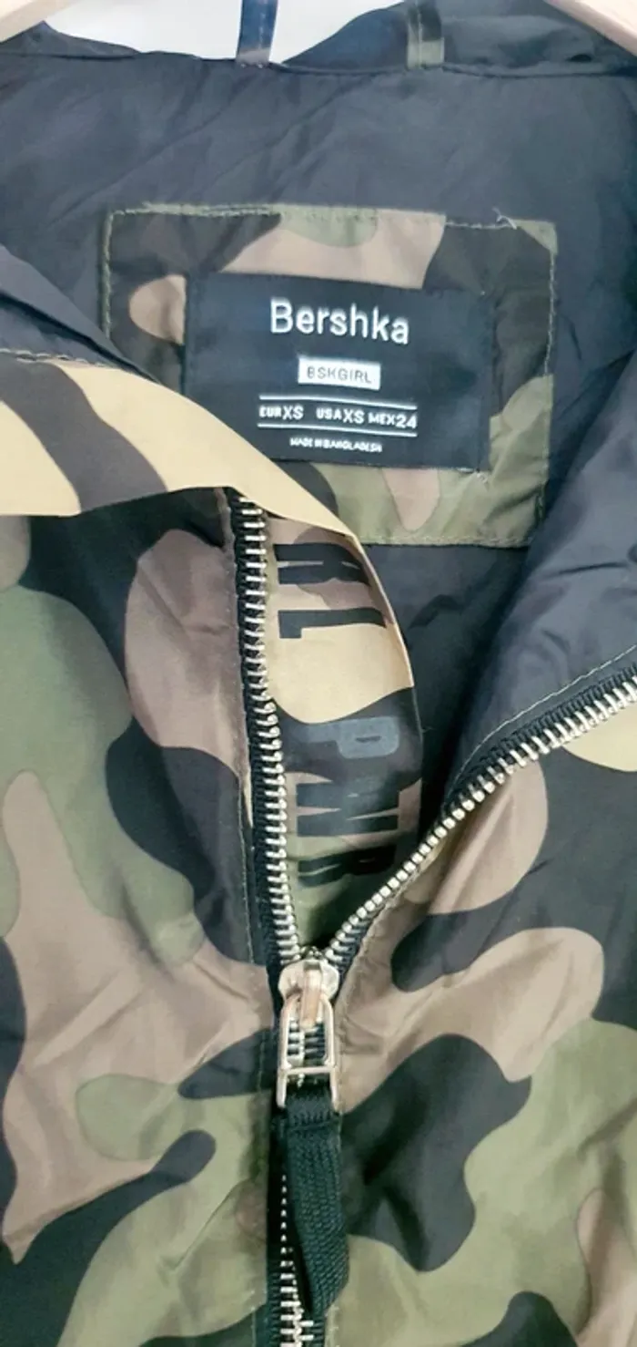 Veste légère style armé Bershka XS - photo numéro 2