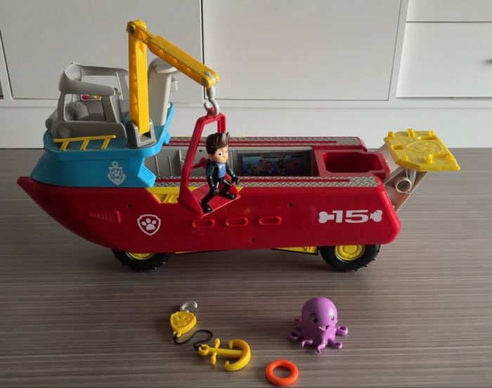 Bateau pat patrouille