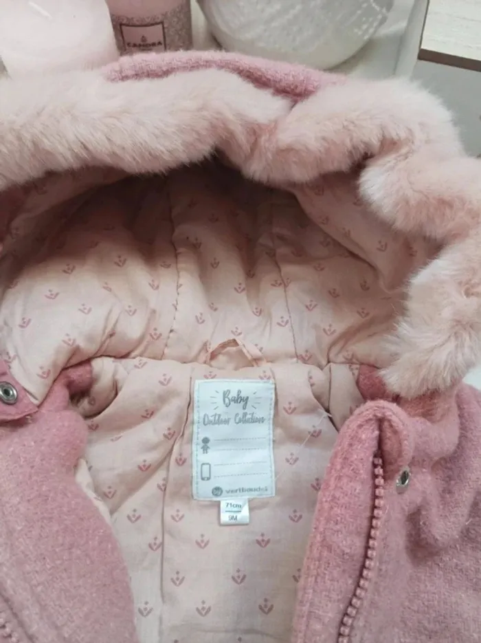 Manteau à capuche neuf Vertbaudet 9 mois fille - photo numéro 2