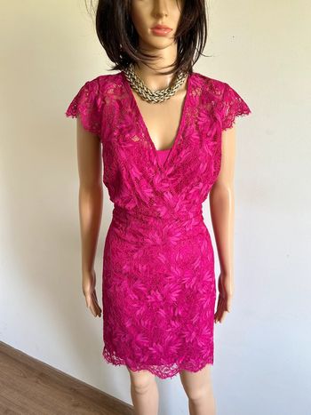Robe rose en dentelle neuve à manches courtes Morgan taille 36 (valeur 75€)
