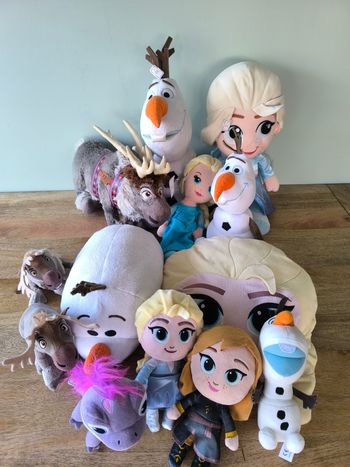 Lot peluches la reine des neiges