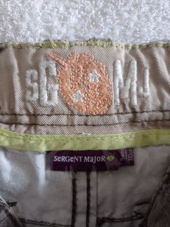 Bermuda vert clair vert foncé deux poches sur les côtés deux poches devant avec motif super jolie bermuda et Jean Safari voir photos Marc sergent major taille 5 ans 110 cm voir photos