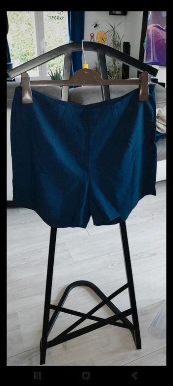 Short habillé Kiabi taille 42 neuf jamais porté. Couleur marine.