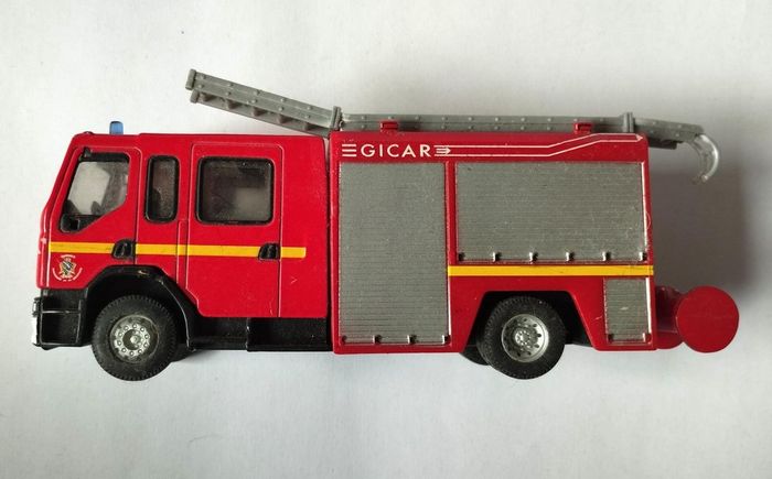 2 camions de pompiers Burago 1/50 - photo numéro 9